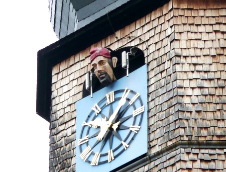 Le Jacobain sur le clocher de la mairie de MUTZIG - Photo ROUILLON